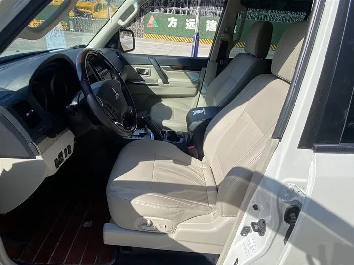 2020 Mitsubishi Pajero 3.0L 174HP V6 5AT,autocango,china used car exporter,china ev exporter,chinese used car exporter,chinese used ev exporter