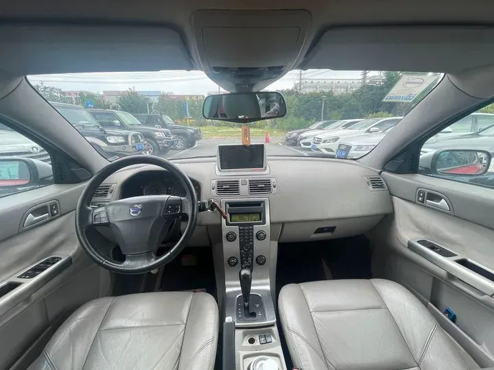 2006 Volvo S40 2.5T 230HP L5 5AT,autocango,china used car exporter,china ev exporter,chinese used car exporter,chinese used ev exporter