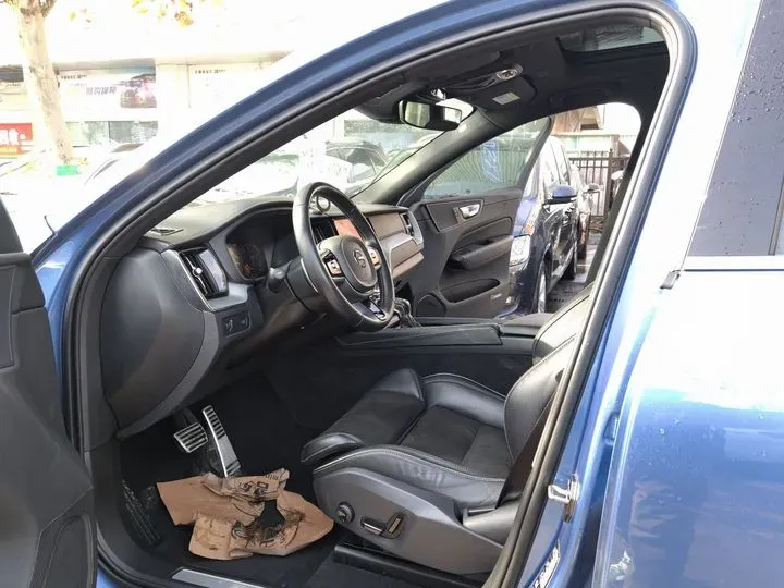 2018 Volvo XC60 2.0T 254HP L4 8AT,autocango,china used car exporter,china ev exporter,chinese used car exporter,chinese used ev exporter