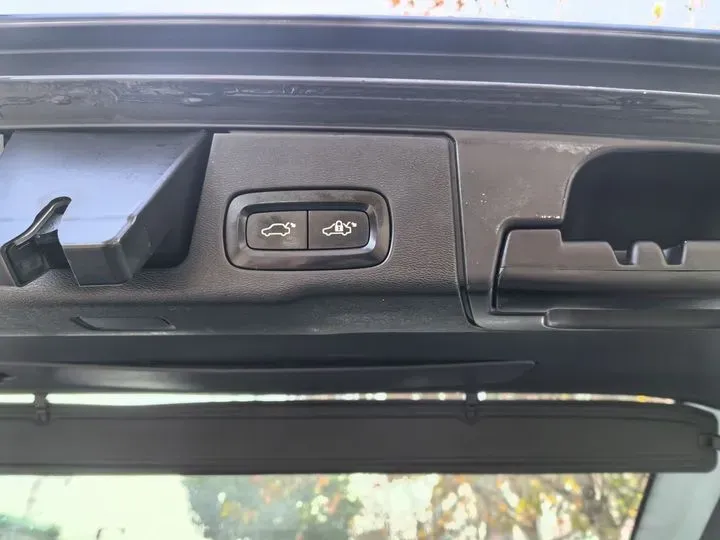 2018 Volvo XC60 2.0T 254HP L4 8AT,autocango,china used car exporter,china ev exporter,chinese used car exporter,chinese used ev exporter