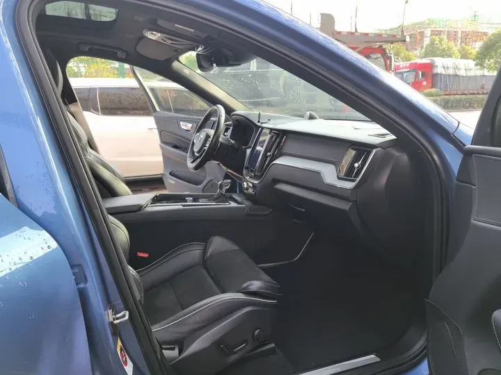 2018 Volvo XC60 2.0T 254HP L4 8AT,autocango,china used car exporter,china ev exporter,chinese used car exporter,chinese used ev exporter