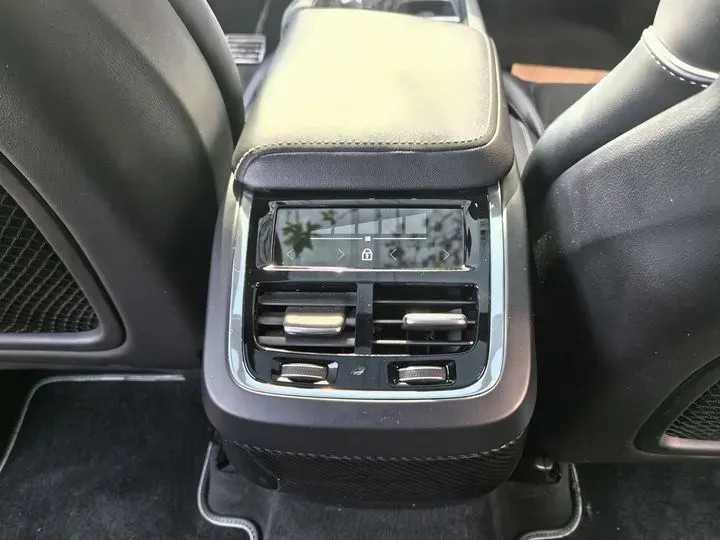 2018 Volvo XC60 2.0T 254HP L4 8AT,autocango,china used car exporter,china ev exporter,chinese used car exporter,chinese used ev exporter