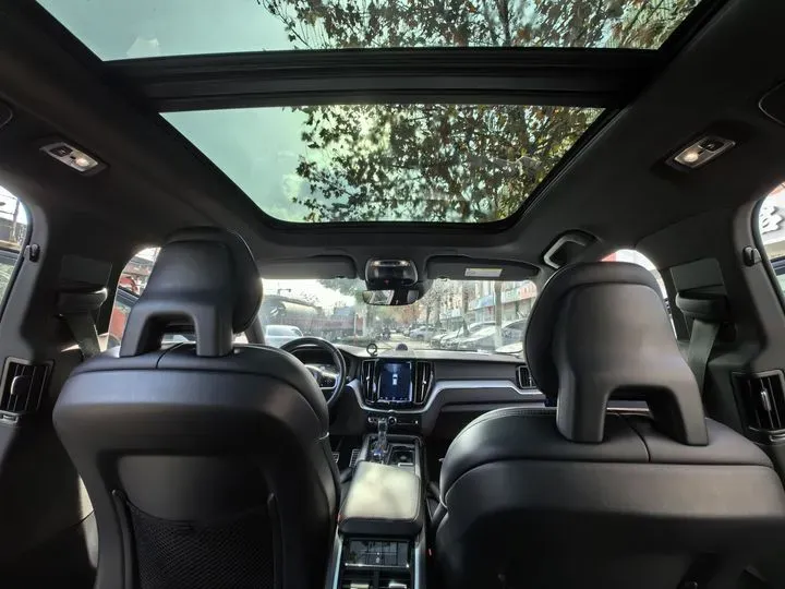 2018 Volvo XC60 2.0T 254HP L4 8AT,autocango,china used car exporter,china ev exporter,chinese used car exporter,chinese used ev exporter