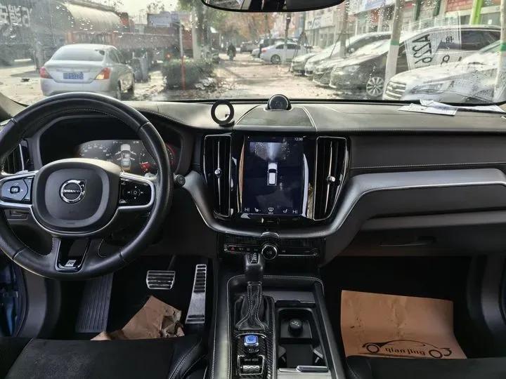 2018 Volvo XC60 2.0T 254HP L4 8AT,autocango,china used car exporter,china ev exporter,chinese used car exporter,chinese used ev exporter