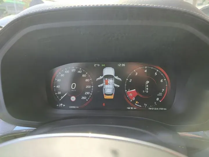 2018 Volvo XC60 2.0T 254HP L4 8AT,autocango,china used car exporter,china ev exporter,chinese used car exporter,chinese used ev exporter