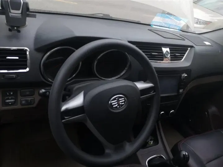 2015 FAW Senia S80 1.5L 102HP L4 5MT,autocango,china used car exporter,china ev exporter,chinese used car exporter,chinese used ev exporter