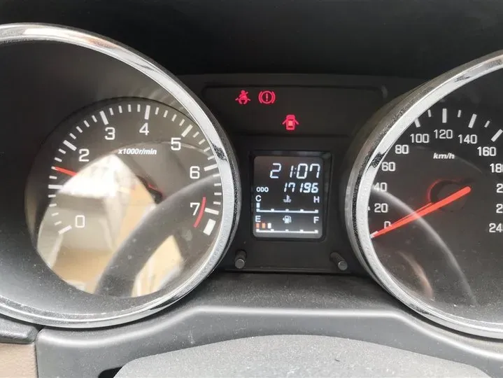 2015 FAW Senia S80 1.5L 102HP L4 5MT,autocango,china used car exporter,china ev exporter,chinese used car exporter,chinese used ev exporter