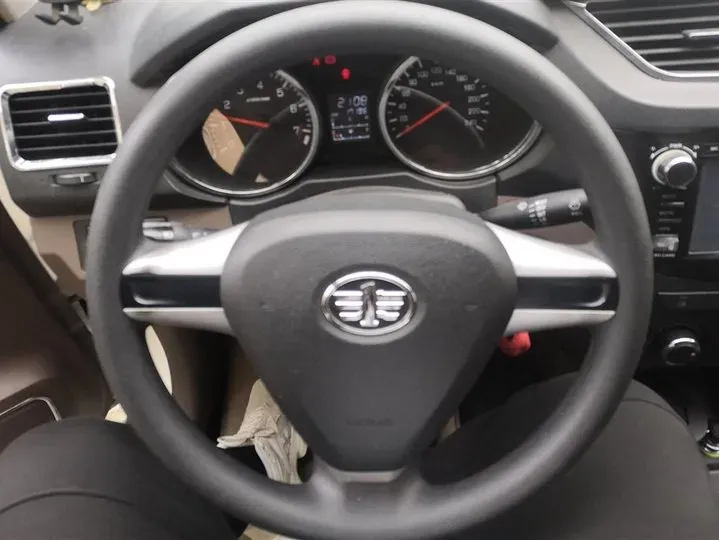 2015 FAW Senia S80 1.5L 102HP L4 5MT,autocango,china used car exporter,china ev exporter,chinese used car exporter,chinese used ev exporter