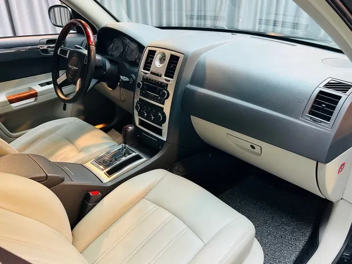 2006 Chrysler 300C 5.7L 342HP V8 5AT,autocango,china used car exporter,china ev exporter,chinese used car exporter,chinese used ev exporter