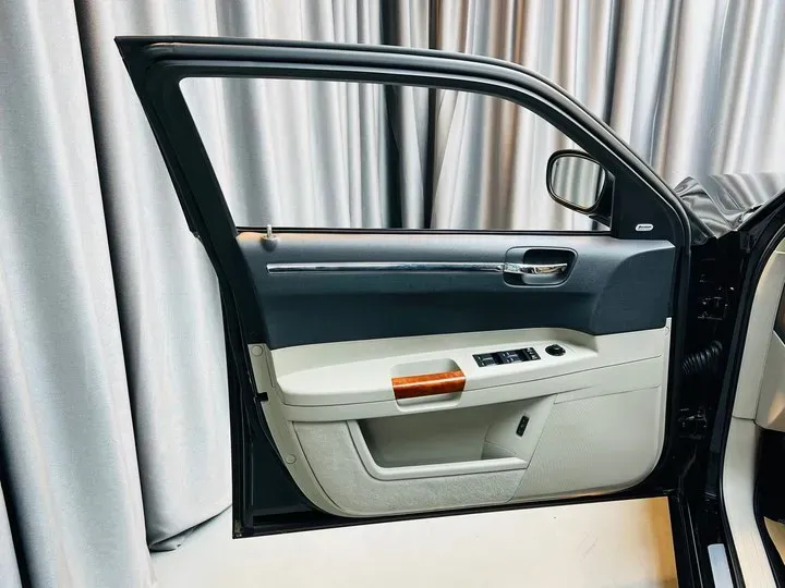 2006 Chrysler 300C 5.7L 342HP V8 5AT,autocango,china used car exporter,china ev exporter,chinese used car exporter,chinese used ev exporter