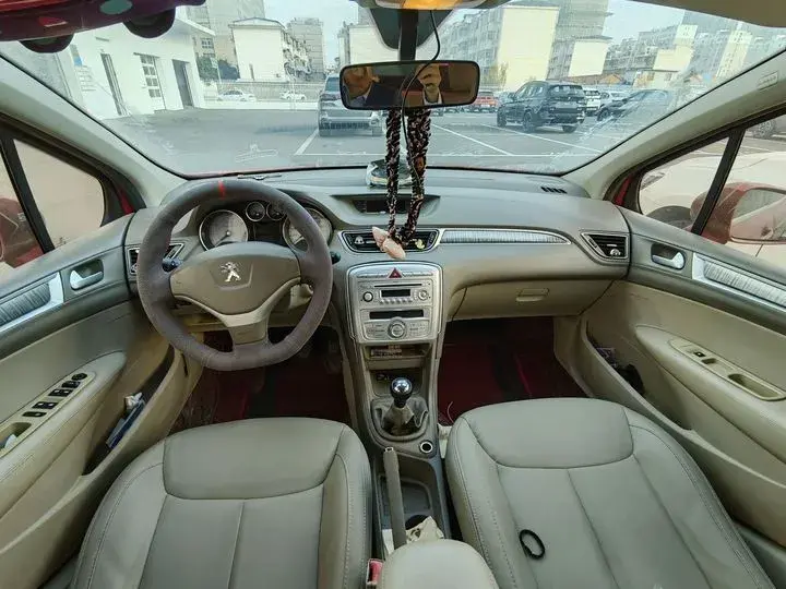 2012 Peugeot 308 1.6L 106HP L4 5MT