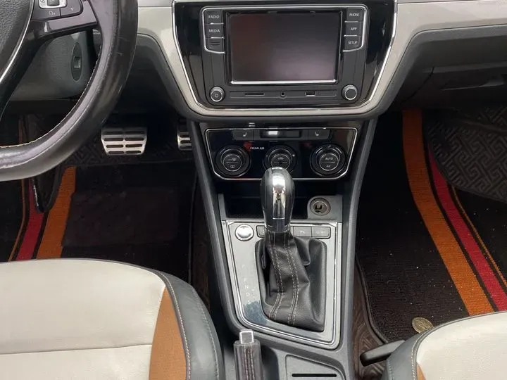 2017 Volkswagen Cross Lavida 1.4T 131HP L4 7DCT,autocango,china used car exporter,china ev exporter,chinese used car exporter,chinese used ev exporter