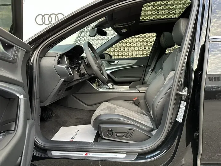 2022 Audi A6L 2.0T 224HP L4 7DCT,autocango,china used car exporter,china ev exporter,chinese used car exporter,chinese used ev exporter