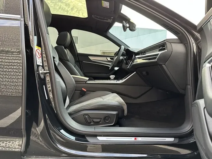 2022 Audi A6L 2.0T 224HP L4 7DCT,autocango,china used car exporter,china ev exporter,chinese used car exporter,chinese used ev exporter