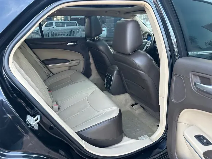 2013 Chrysler 300C 3.6L 286HP V6 8AT,autocango,china used car exporter,china ev exporter,chinese used car exporter,chinese used ev exporter