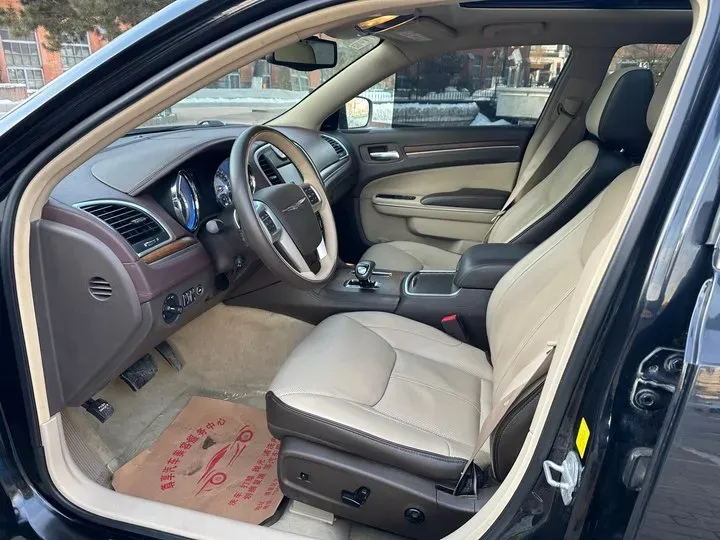 2013 Chrysler 300C 3.6L 286HP V6 8AT,autocango,china used car exporter,china ev exporter,chinese used car exporter,chinese used ev exporter