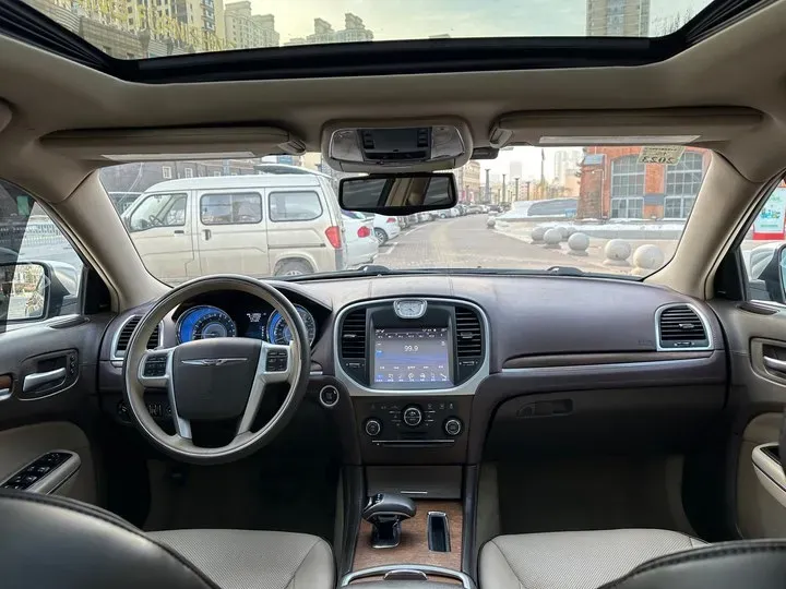 2013 Chrysler 300C 3.6L 286HP V6 8AT,autocango,china used car exporter,china ev exporter,chinese used car exporter,chinese used ev exporter