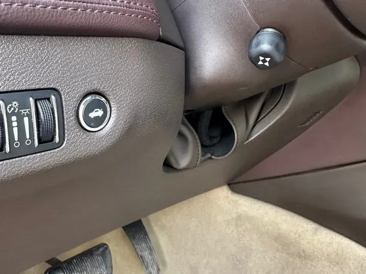 2013 Chrysler 300C 3.6L 286HP V6 8AT,autocango,china used car exporter,china ev exporter,chinese used car exporter,chinese used ev exporter