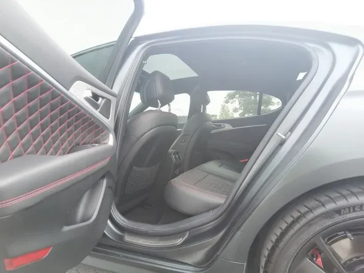 2021 Genesis G70 2.0T 245HP L4 8AT,autocango,china used car exporter,china ev exporter,chinese used car exporter,chinese used ev exporter