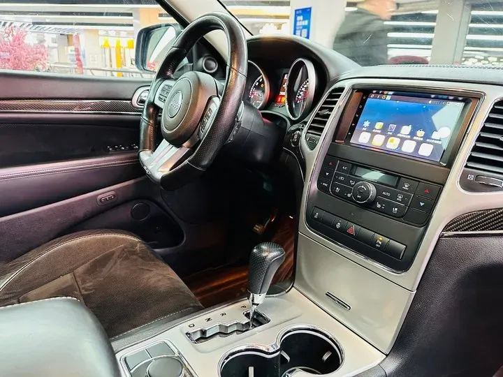 2013 Jeep Grand Cherokee SRT 6.4L 468HP V8 5AT,autocango,china used car exporter,china ev exporter,chinese used car exporter,chinese used ev exporter