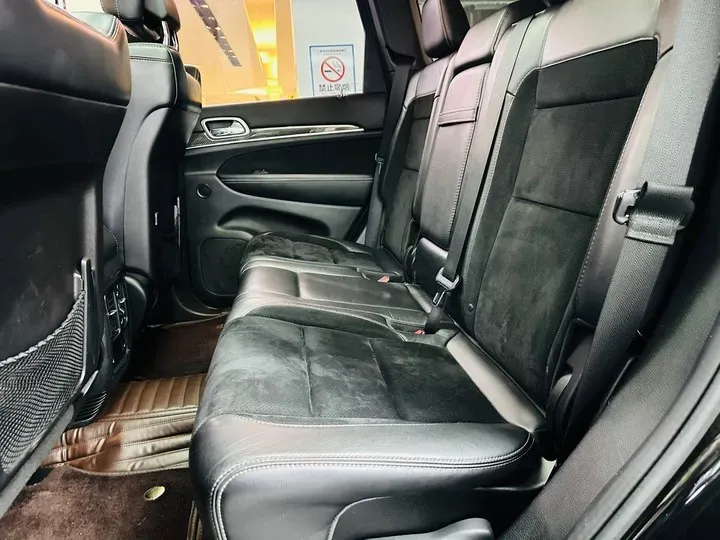 2013 Jeep Grand Cherokee SRT 6.4L 468HP V8 5AT,autocango,china used car exporter,china ev exporter,chinese used car exporter,chinese used ev exporter