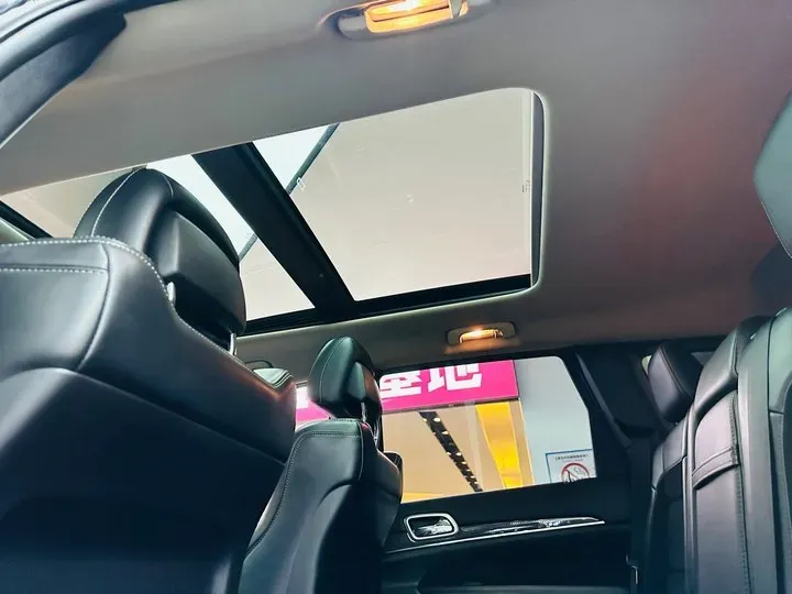 2013 Jeep Grand Cherokee SRT 6.4L 468HP V8 5AT,autocango,china used car exporter,china ev exporter,chinese used car exporter,chinese used ev exporter