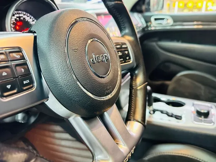 2013 Jeep Grand Cherokee SRT 6.4L 468HP V8 5AT,autocango,china used car exporter,china ev exporter,chinese used car exporter,chinese used ev exporter