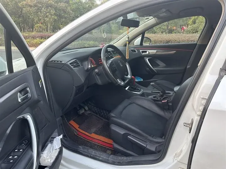 2014 DS 5LS 1.8L 139HP L4 6AT,autocango,china used car exporter,china ev exporter,chinese used car exporter,chinese used ev exporter