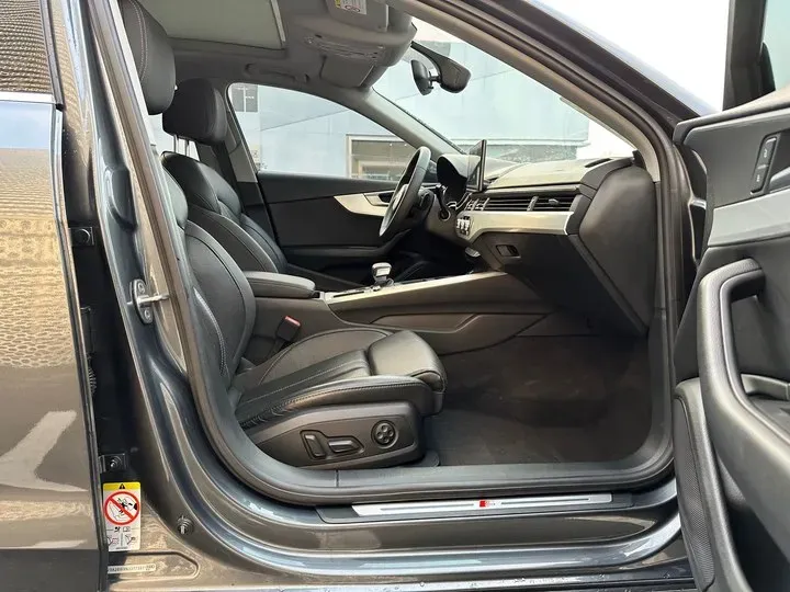 2022 Audi A4L 2.0T 190HP L4 7DCT,autocango,china used car exporter,china ev exporter,chinese used car exporter,chinese used ev exporter