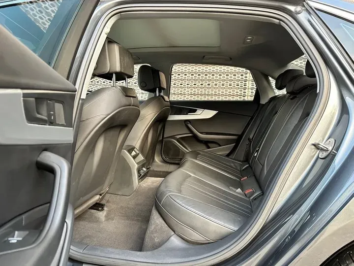 2022 Audi A4L 2.0T 190HP L4 7DCT,autocango,china used car exporter,china ev exporter,chinese used car exporter,chinese used ev exporter