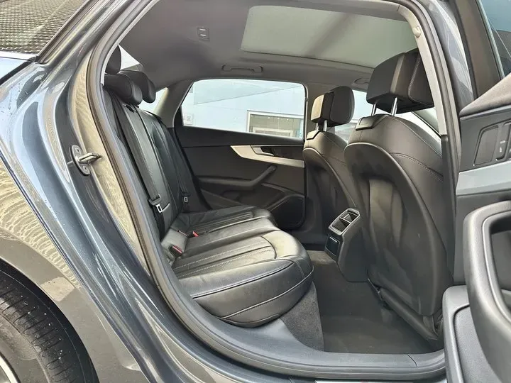 2022 Audi A4L 2.0T 190HP L4 7DCT,autocango,china used car exporter,china ev exporter,chinese used car exporter,chinese used ev exporter