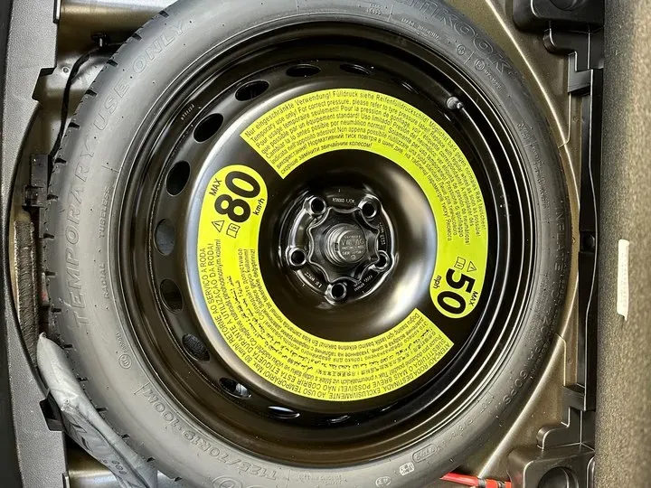 2022 Audi A4L 2.0T 190HP L4 7DCT,autocango,china used car exporter,china ev exporter,chinese used car exporter,chinese used ev exporter