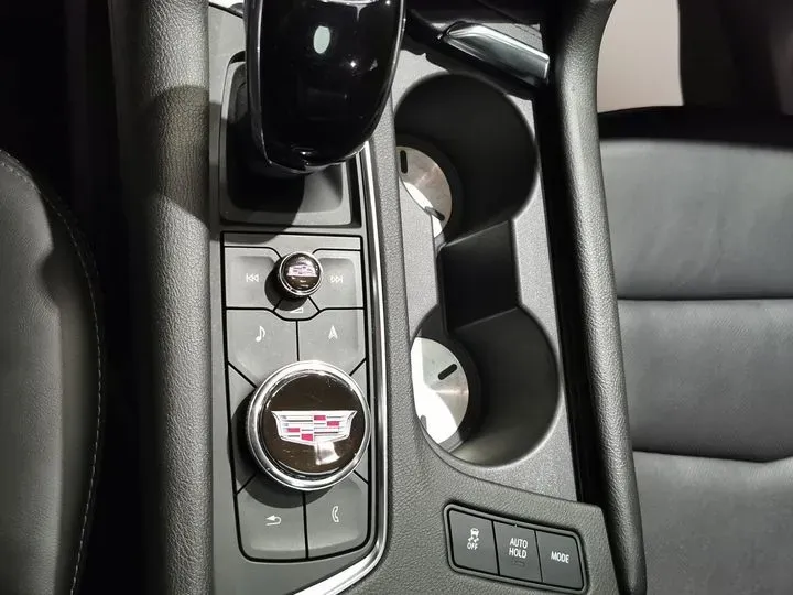 2020 Cadillac XT5 2.0T 241HP L4 9AT,autocango,china used car exporter,china ev exporter,chinese used car exporter,chinese used ev exporter