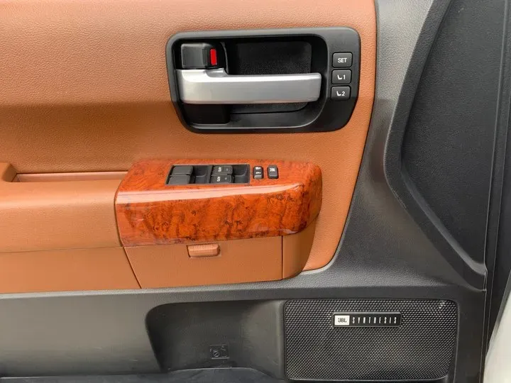 2010 Toyota Sequoia 5.7L 386HP V8 6AT,autocango,china used car exporter,china ev exporter,chinese used car exporter,chinese used ev exporter