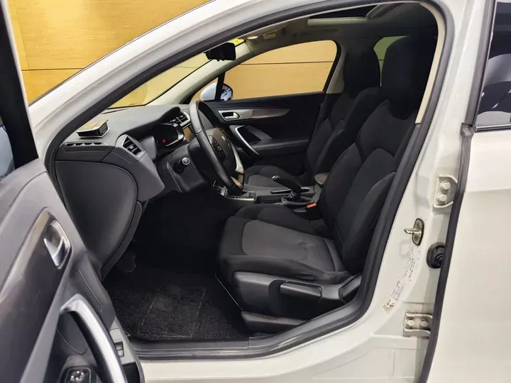 2016 DS 5LS 1.6T 167HP L4 6AT,autocango,china used car exporter,china ev exporter,chinese used car exporter,chinese used ev exporter