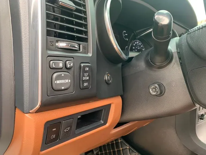 2010 Toyota Sequoia 5.7L 386HP V8 6AT,autocango,china used car exporter,china ev exporter,chinese used car exporter,chinese used ev exporter