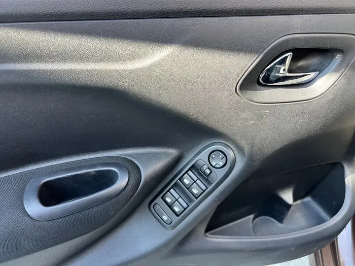 2014 Peugeot 301 1.6L 117HP L4 5MT,autocango,china used car exporter,china ev exporter,chinese used car exporter,chinese used ev exporter