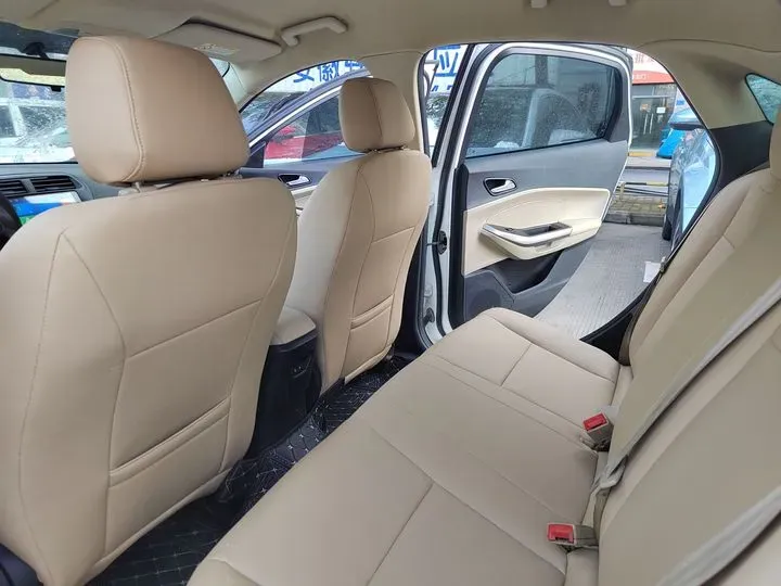 2015 Ford Escort 1.5L 113HP L4 6AT,autocango,china used car exporter,china ev exporter,chinese used car exporter,chinese used ev exporter