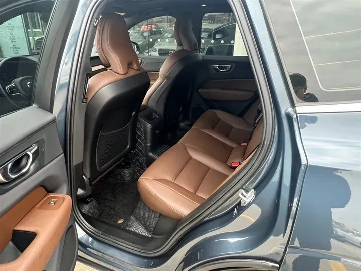 2022 Volvo XC60 2.0T 310HP L4 8AT PHEV 18.8KWH,autocango,china used car exporter,china ev exporter,chinese used car exporter,chinese used ev exporter