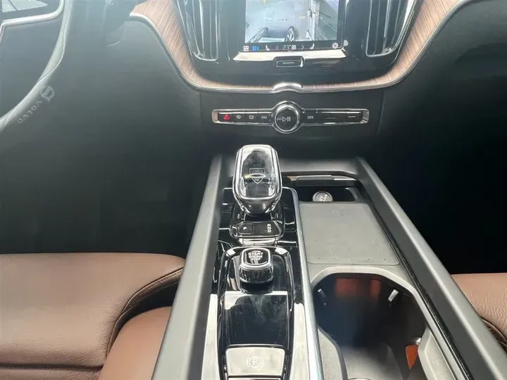 2022 Volvo XC60 2.0T 310HP L4 8AT PHEV 18.8KWH,autocango,china used car exporter,china ev exporter,chinese used car exporter,chinese used ev exporter