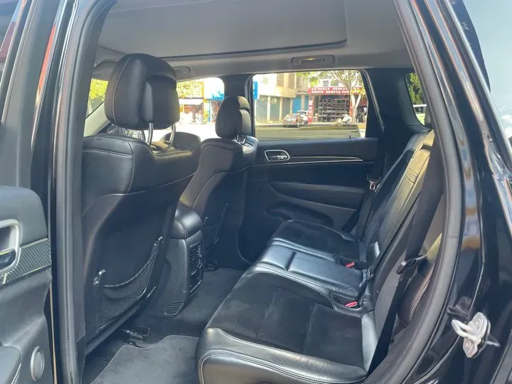 2012 Jeep Grand Cherokee SRT 6.4L 468HP V8 5AT,autocango,china used car exporter,china ev exporter,chinese used car exporter,chinese used ev exporter