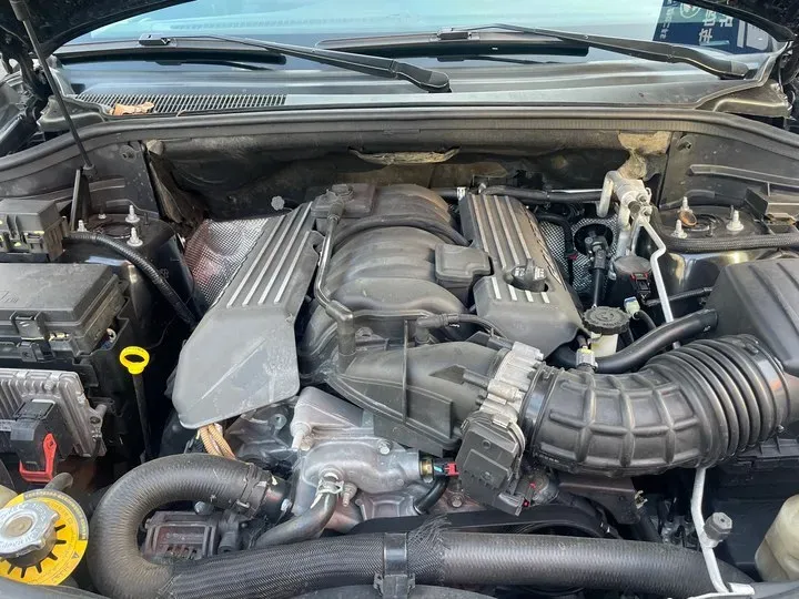 2012 Jeep Grand Cherokee SRT 6.4L 468HP V8 5AT,autocango,china used car exporter,china ev exporter,chinese used car exporter,chinese used ev exporter