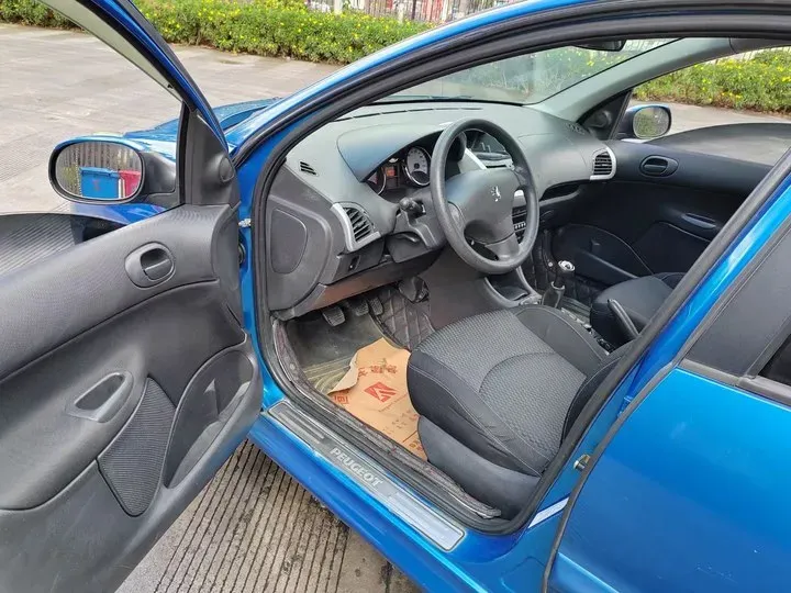 2011 Peugeot 207 1.4L 76HP L4 5MT,autocango,china used car exporter,china ev exporter,chinese used car exporter,chinese used ev exporter