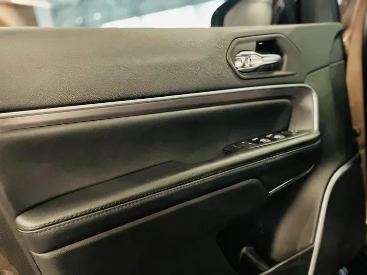 2018 Jeep Commander 2.0T 265HP L4 9AT,autocango,china used car exporter,china ev exporter,chinese used car exporter,chinese used ev exporter