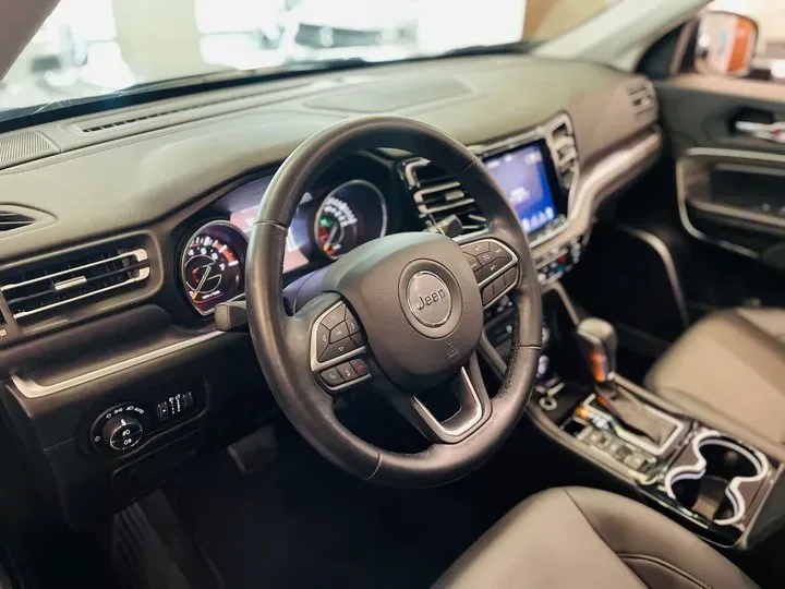 2018 Jeep Commander 2.0T 265HP L4 9AT,autocango,china used car exporter,china ev exporter,chinese used car exporter,chinese used ev exporter