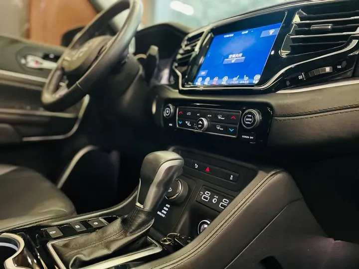 2018 Jeep Commander 2.0T 265HP L4 9AT,autocango,china used car exporter,china ev exporter,chinese used car exporter,chinese used ev exporter