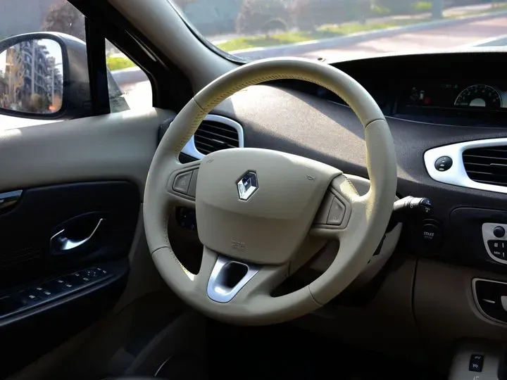 2012 Renault  Scenic Classic 2.0L 137HP L4 CVT,autocango,china used car exporter,china ev exporter,chinese used car exporter,chinese used ev exporter