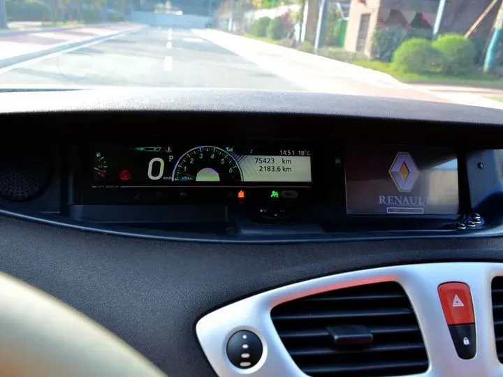 2012 Renault  Scenic Classic 2.0L 137HP L4 CVT,autocango,china used car exporter,china ev exporter,chinese used car exporter,chinese used ev exporter