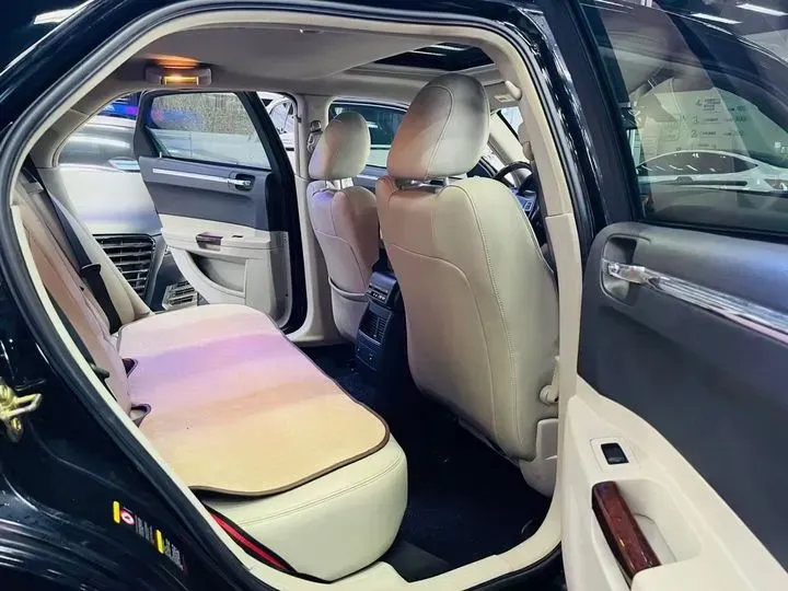 2006 Chrysler 300C 3.5L 255HP V6 5AT,autocango,china used car exporter,china ev exporter,chinese used car exporter,chinese used ev exporter