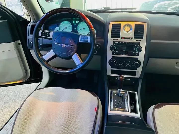 2006 Chrysler 300C 3.5L 255HP V6 5AT,autocango,china used car exporter,china ev exporter,chinese used car exporter,chinese used ev exporter